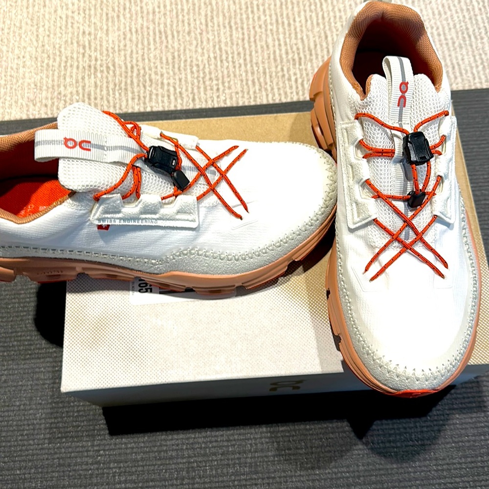 On Cloudaway Ice/Chilli size 7.5 US